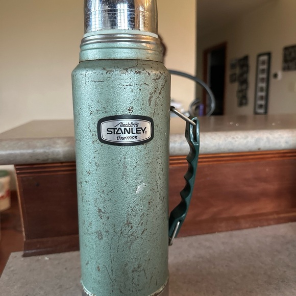 VINTAGE Aladdin Stanley 1quart Thermos A-944DH metal, Green Vacuum Bottle - Picture 2 of 6